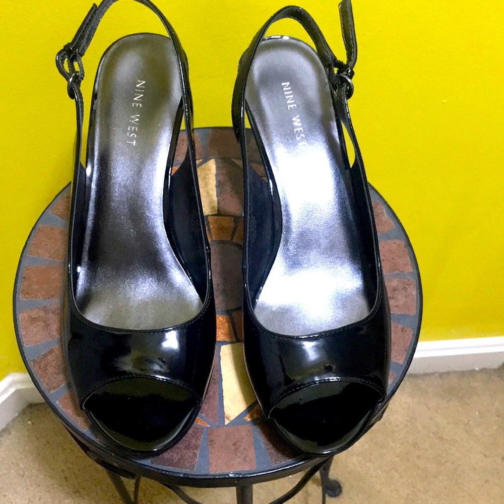Black sling back pump by Nine West